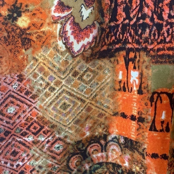 Milano size S Vneck handkerchief hem top - Picture 3 of 5